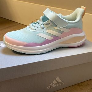 Adidas kids running shoes Size US 1. Brand new in box.